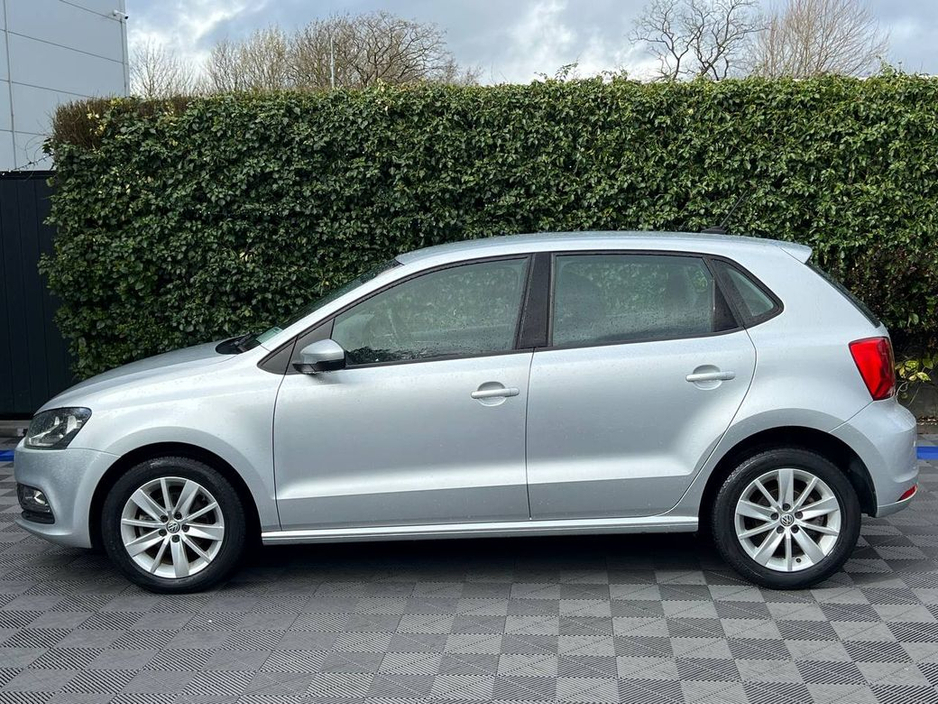 2015 Volkswagen Polo - image 3