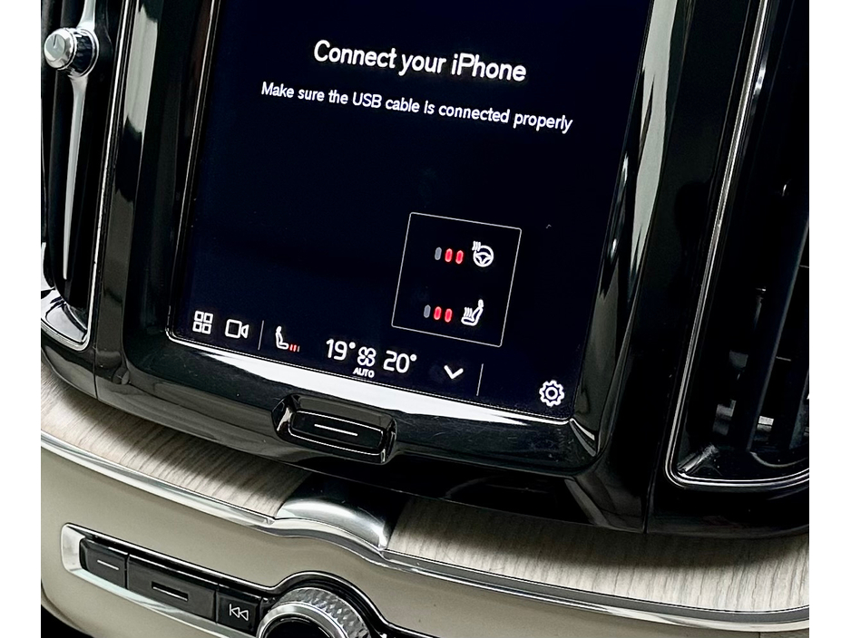 2022 Volvo XC60 - image 14