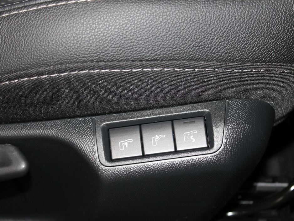 2022 Opel Mokka - image 12