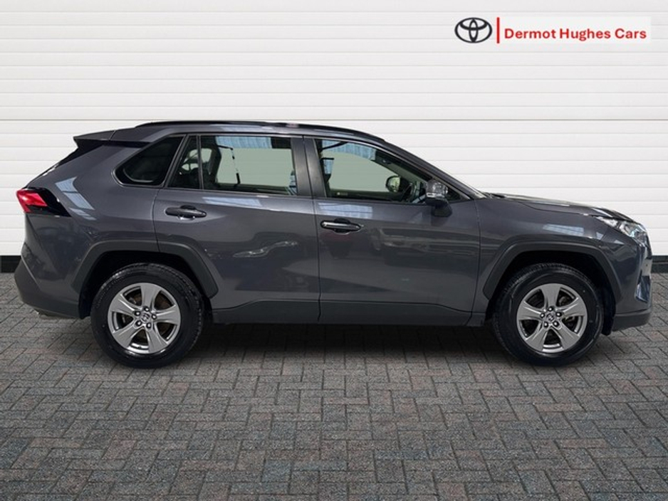 2024 Toyota Rav4 - image 3