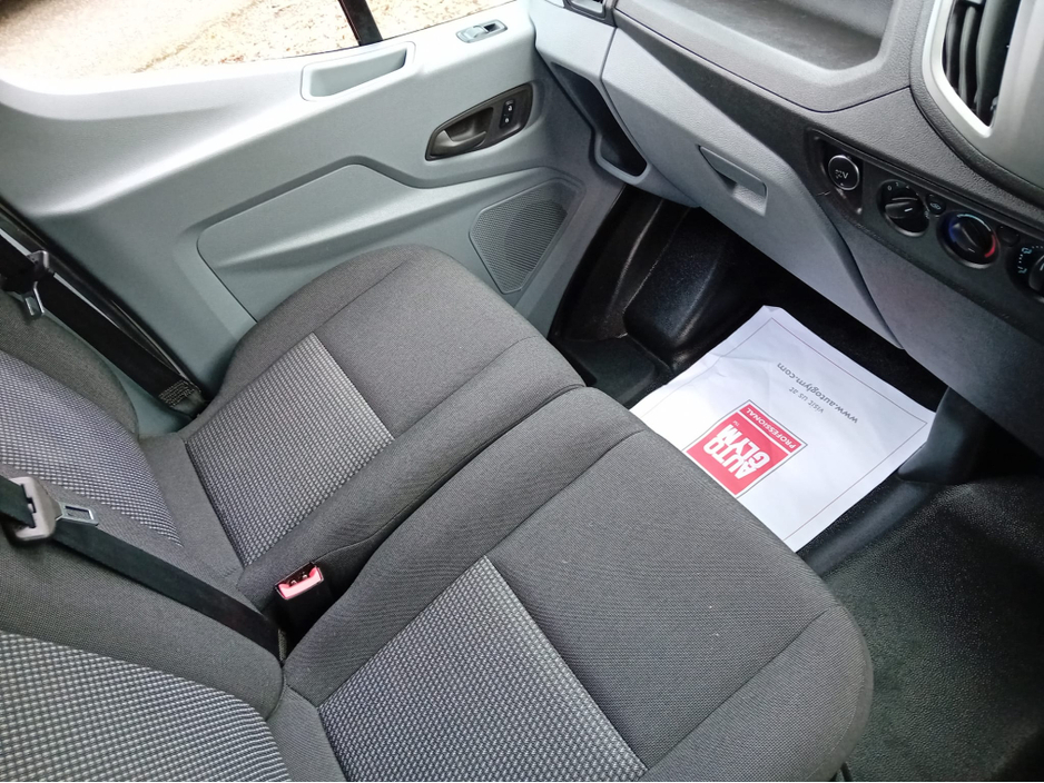 2019 Ford Transit - image 11