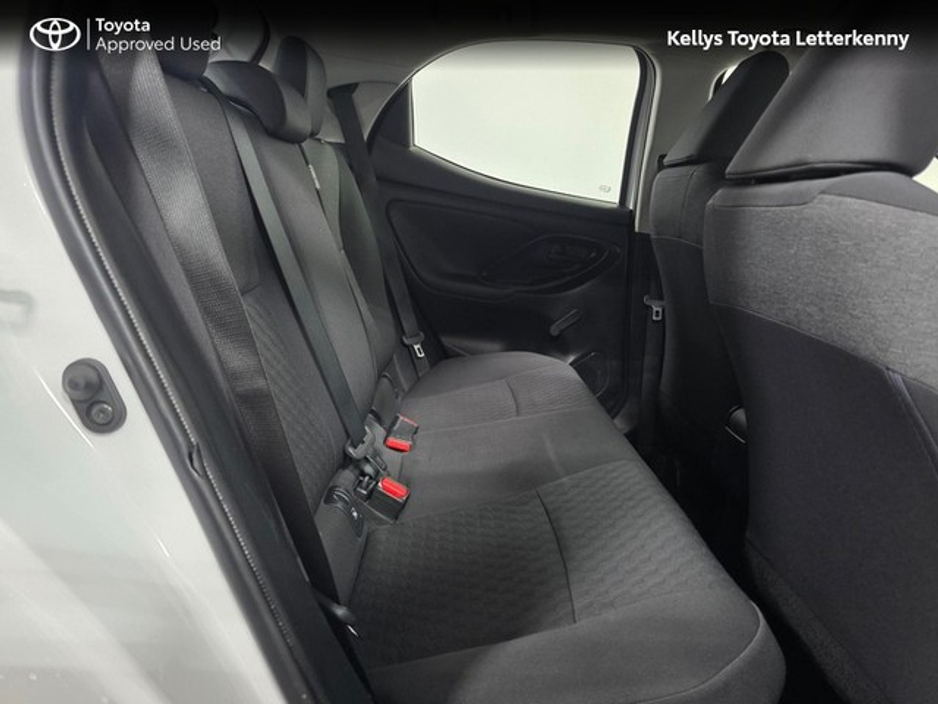 2022 Toyota Yaris YARIS HYBRID LUNA #65 €20,995