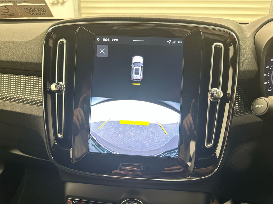 2026 Volvo EX40 - image 17