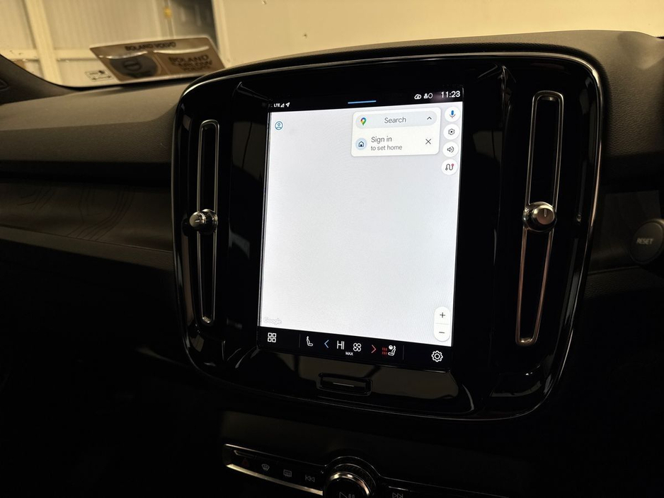 2023 Volvo XC40 - image 19