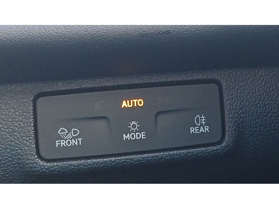 2026 Volkswagen T-Roc - image 11