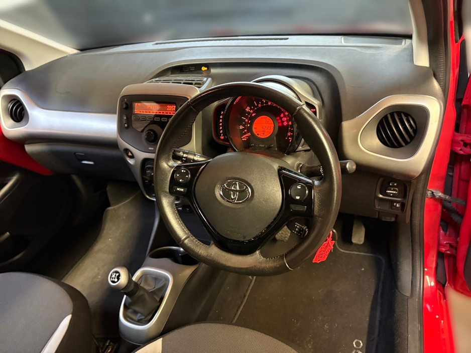 2015 Toyota Aygo X-PLAY VVT-I €7,995