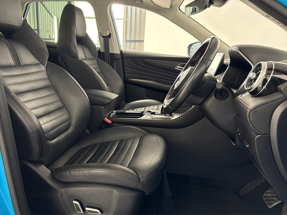 2023 MG HS EXCLUSIVE PHEV AUTO**PANORAMIC ROOF**DIGITAL DASH**TOUCH SCREEN APPLE CAR PLAY**MULTIFUNCTIONAL STEERING WHEEL**HEATED LEATHER SEATS**ELECTRIC SEATS**ELECTRIC FOLDING MIRRORS**ELECTRIC TAILGATE** €27,995