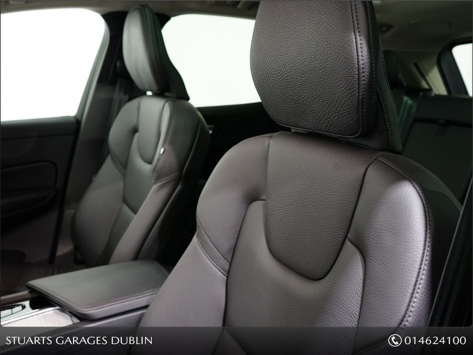 2025 Volvo XC60 T6 XC60 PLUS DARK: 20” UPGRADE DIAMOND CUT ALLOYS, VAPOUR METALLIC WITH CHARCOAL LEATHER, PANORAMIC ROOF, KEYLESS ENTRY, HEATED SEATS €61,945
