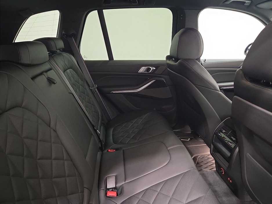 2025 BMW X5 - image 22