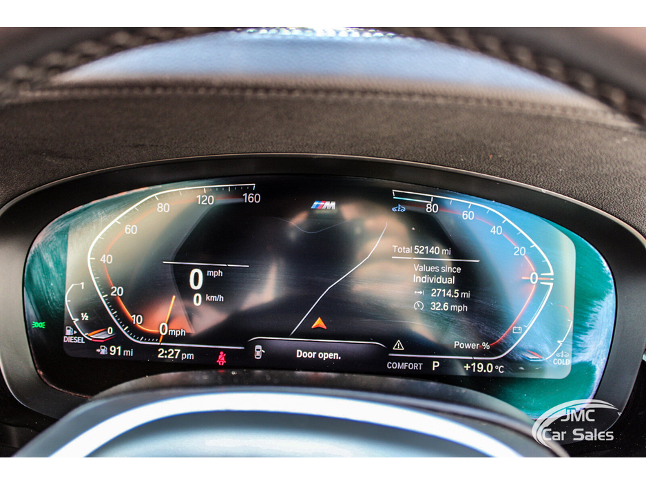 2022 BMW 5 Series - image 24