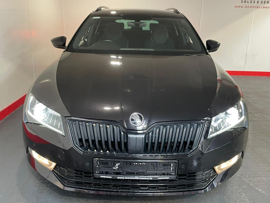 2019 Skoda Superb - image 10