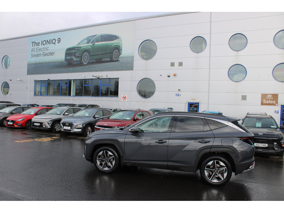 2025 Hyundai Tucson - image 2