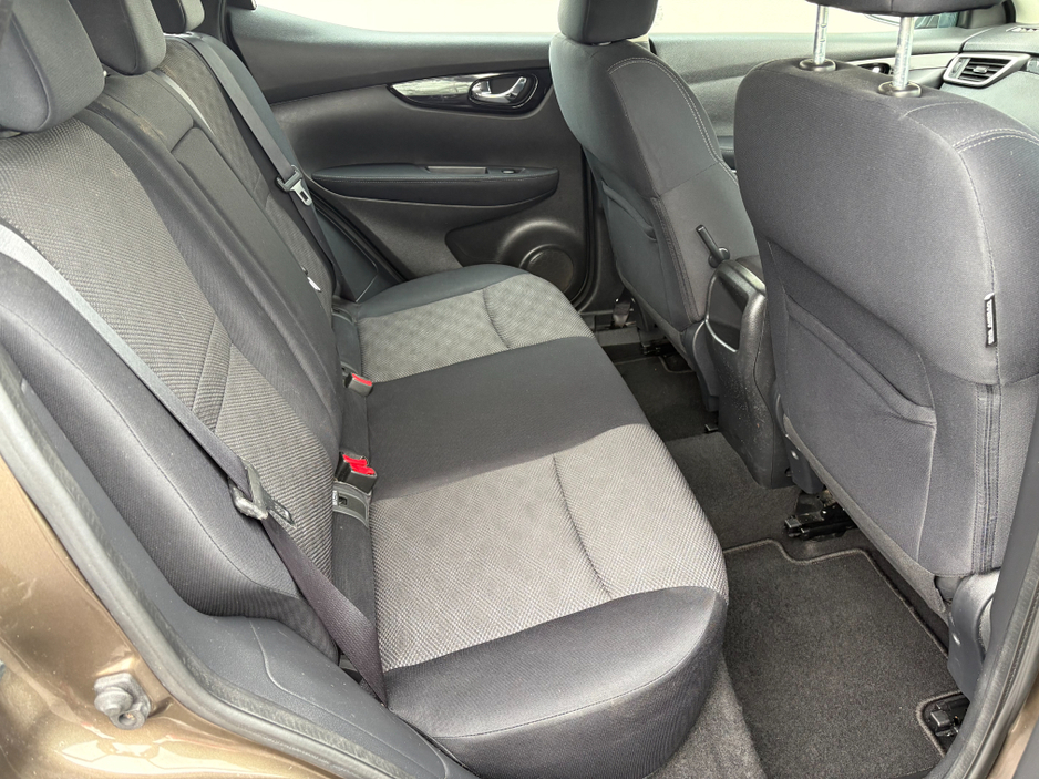 2015 Nissan Qashqai - image 8