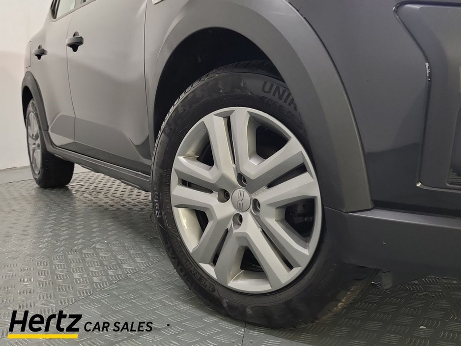 2023 Dacia Sandero Stepway - image 6
