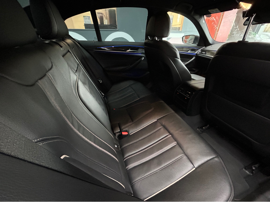2017 BMW 5 Series - image 5