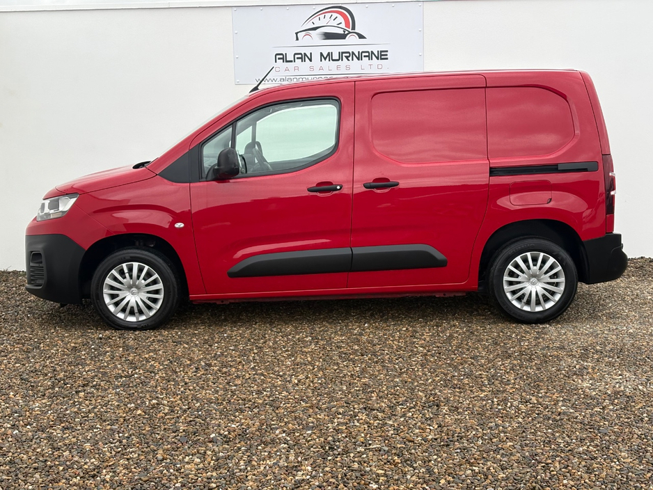 2022 Citroen Berlingo - image 11