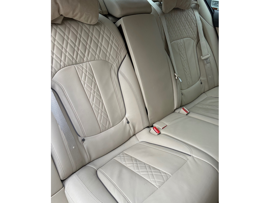 2016 BMW 7 Series - image 14