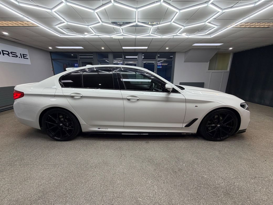 2019 BMW 5 Series - image 11