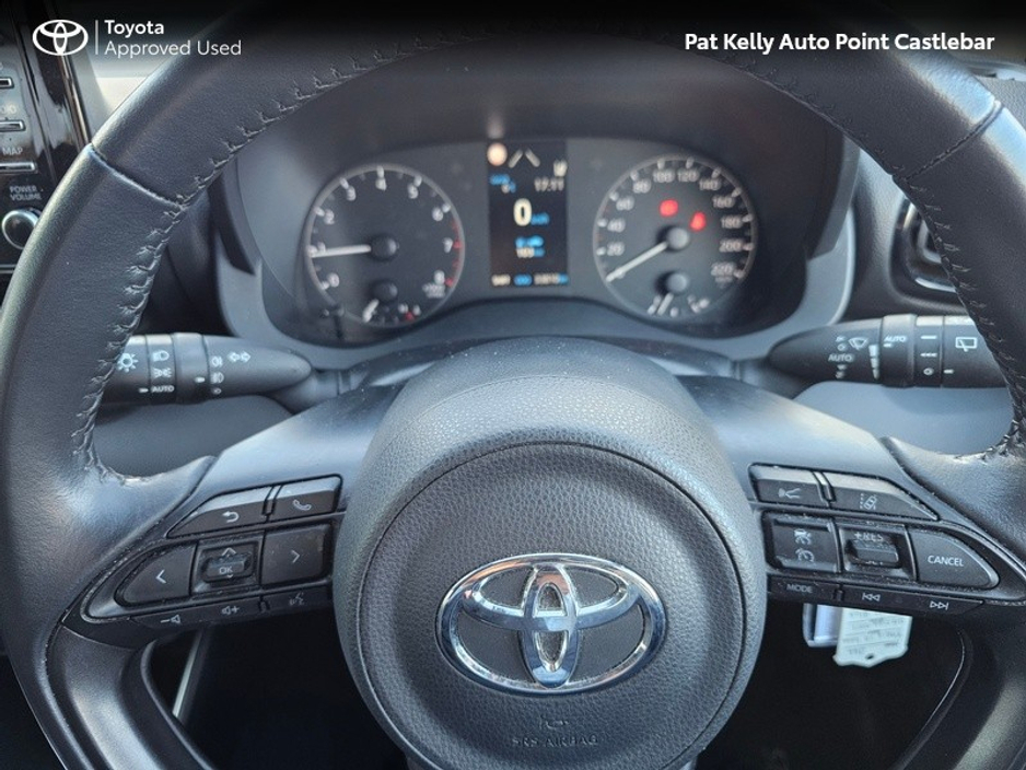 2023 Toyota Yaris - image 13