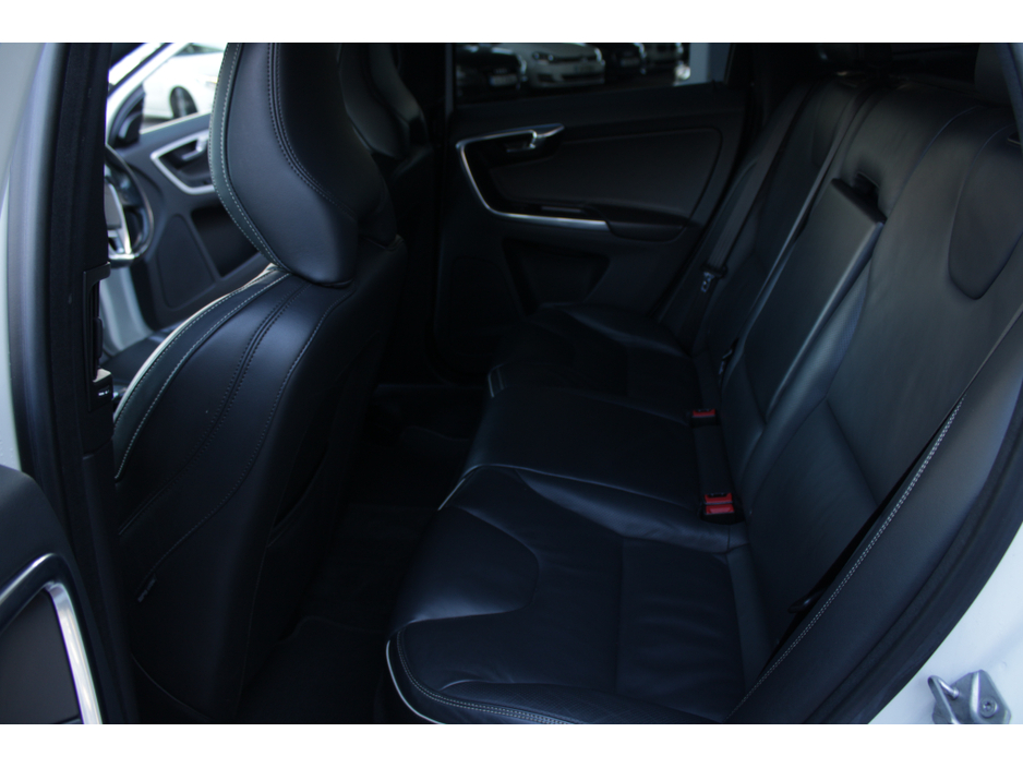 2016 Volvo XC60 - image 20