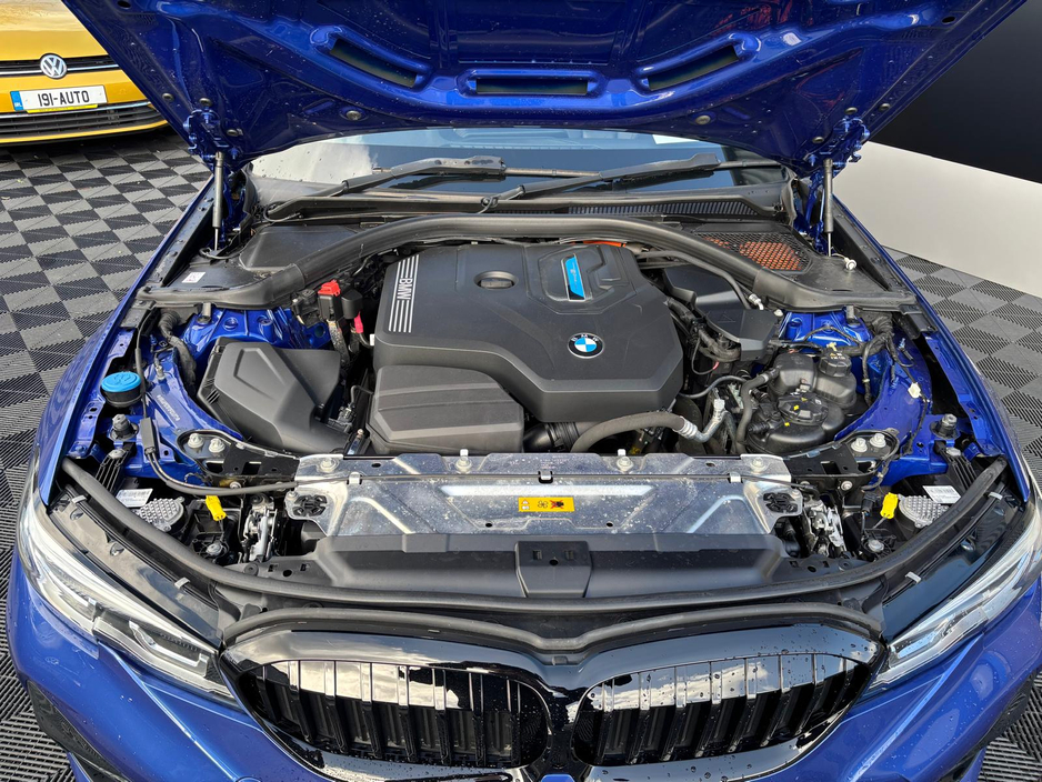 2022 BMW 3 Series - image 8