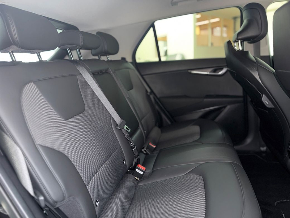 2023 Kia Niro - image 5