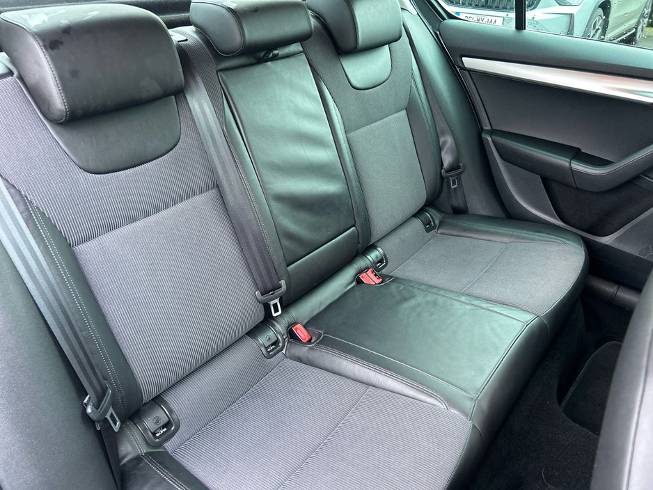 2020 Skoda Octavia - image 10