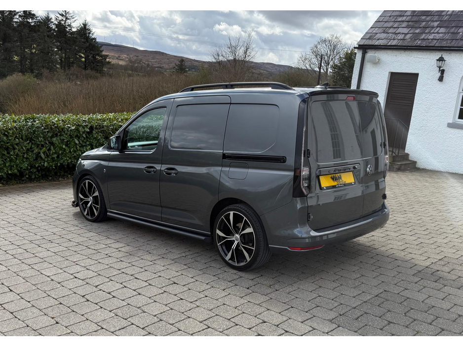 2023 Volkswagen Caddy - image 4