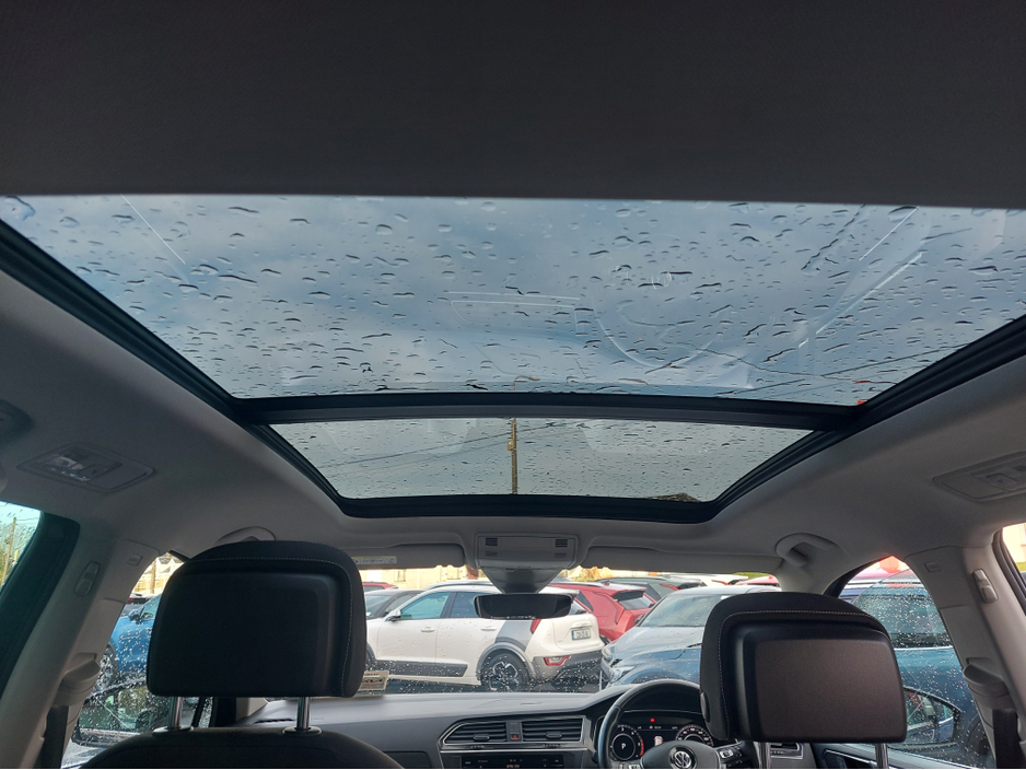 2018 Volkswagen Tiguan - image 13