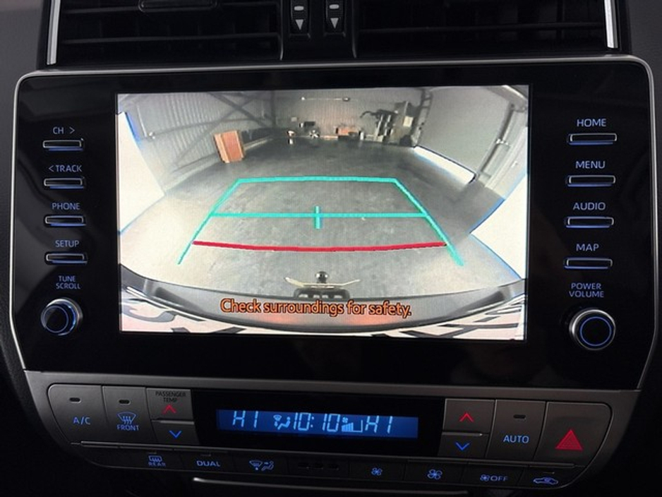 2022 Toyota Landcruiser - image 16