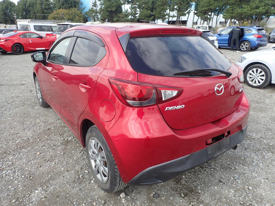 2015 Mazda Demio - image 4