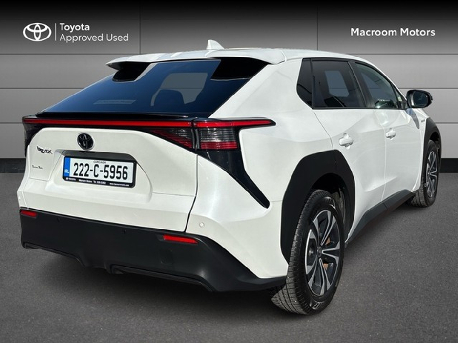 2022 Toyota bZ4X - image 2