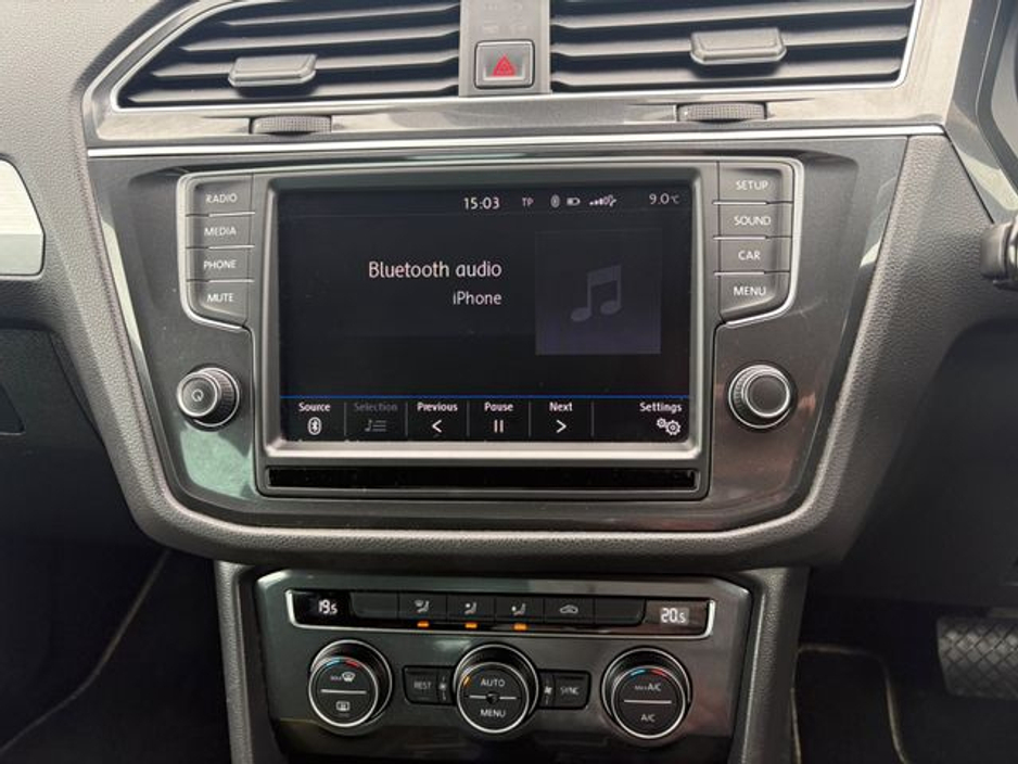 2017 Volkswagen Tiguan - image 14