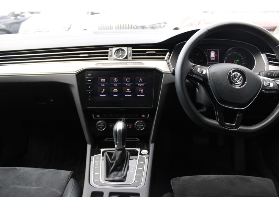 2018 Volkswagen Passat - image 17