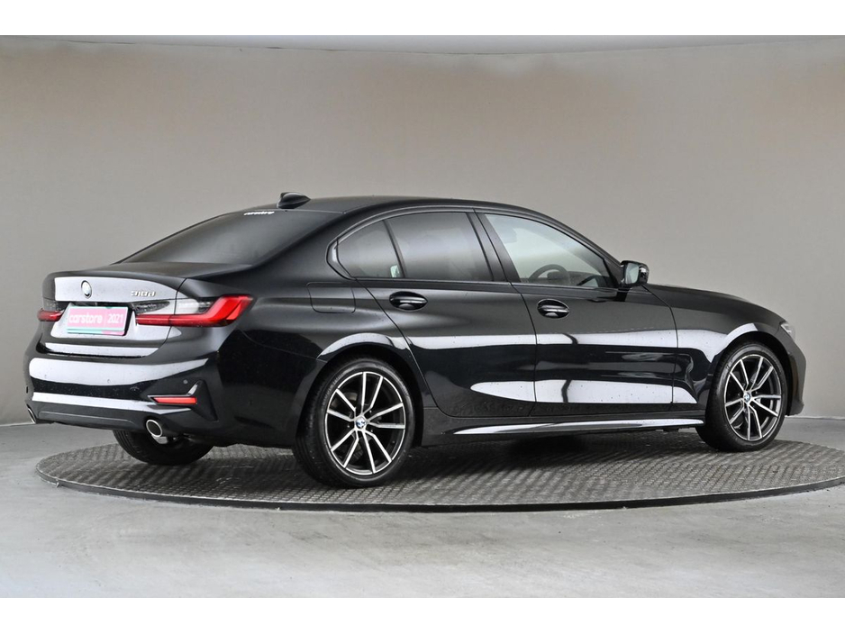 2021 BMW 3 Series - image 10