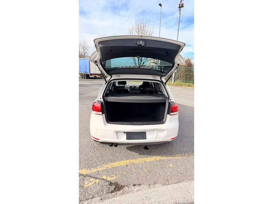 2012 Volkswagen Golf - image 18