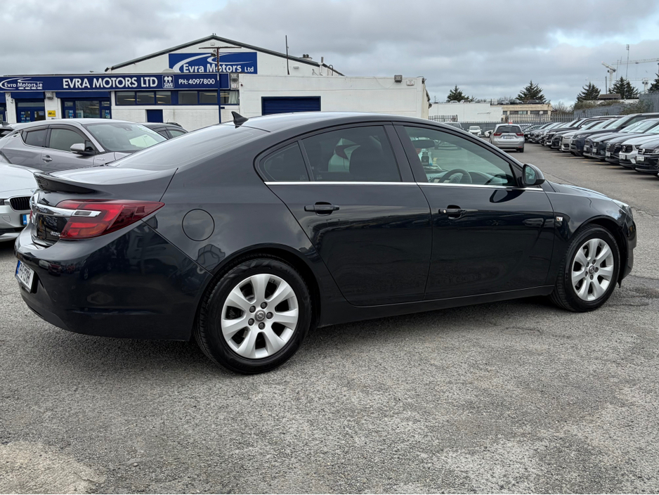 2017 Opel Insignia - image 4