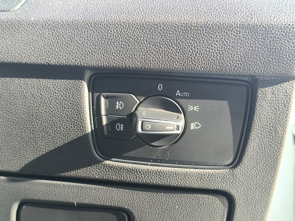 2018 Volkswagen Passat - image 25