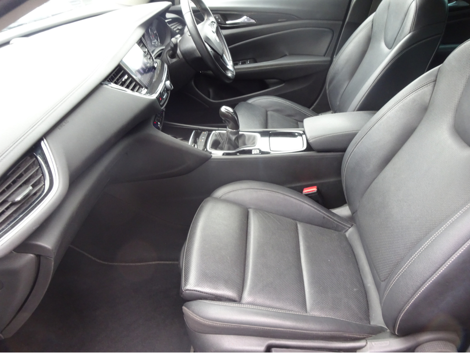 2021 Opel Insignia - image 15