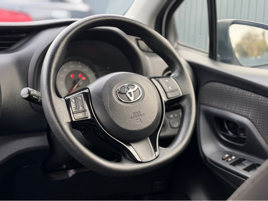 2019 Toyota Yaris - image 40