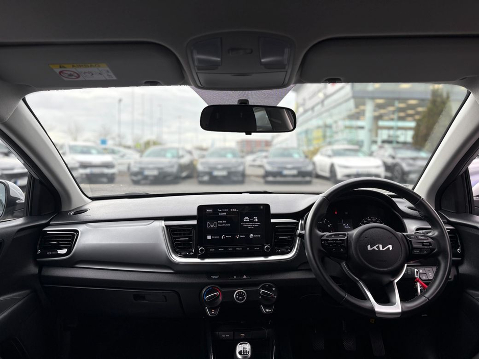 2022 Kia Stonic - image 6