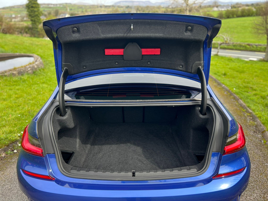 2019 BMW 3 Series - image 7