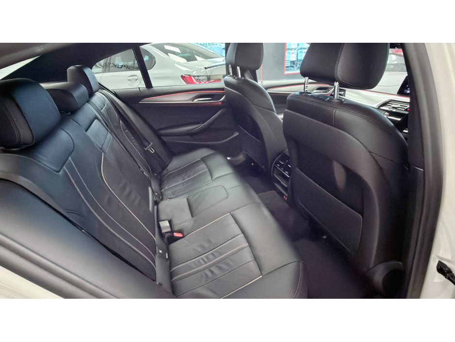 2020 BMW 5 Series - image 11