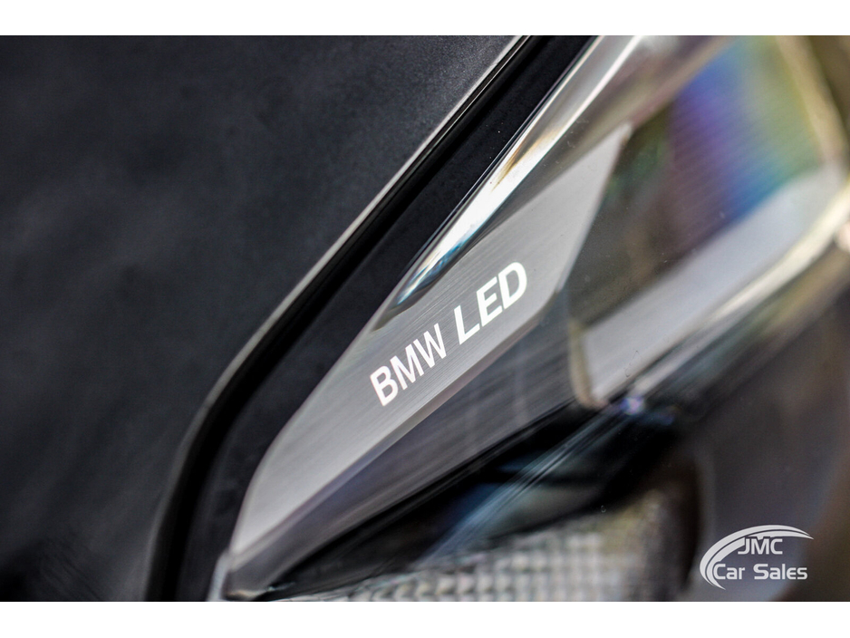 2021 BMW 5 Series - image 8