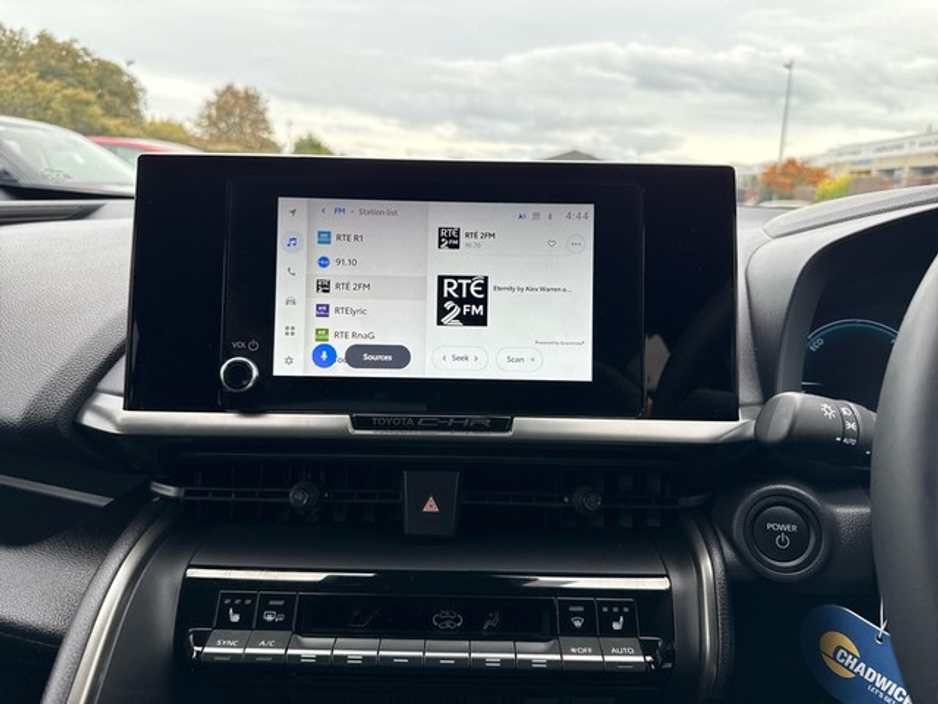 2024 Toyota C-HR NEW MODEL HYBRID SPORT // HEATED SEATS // APPLE CARPLAY/ANDROID AUTO // FULL WARRANTY €36,945