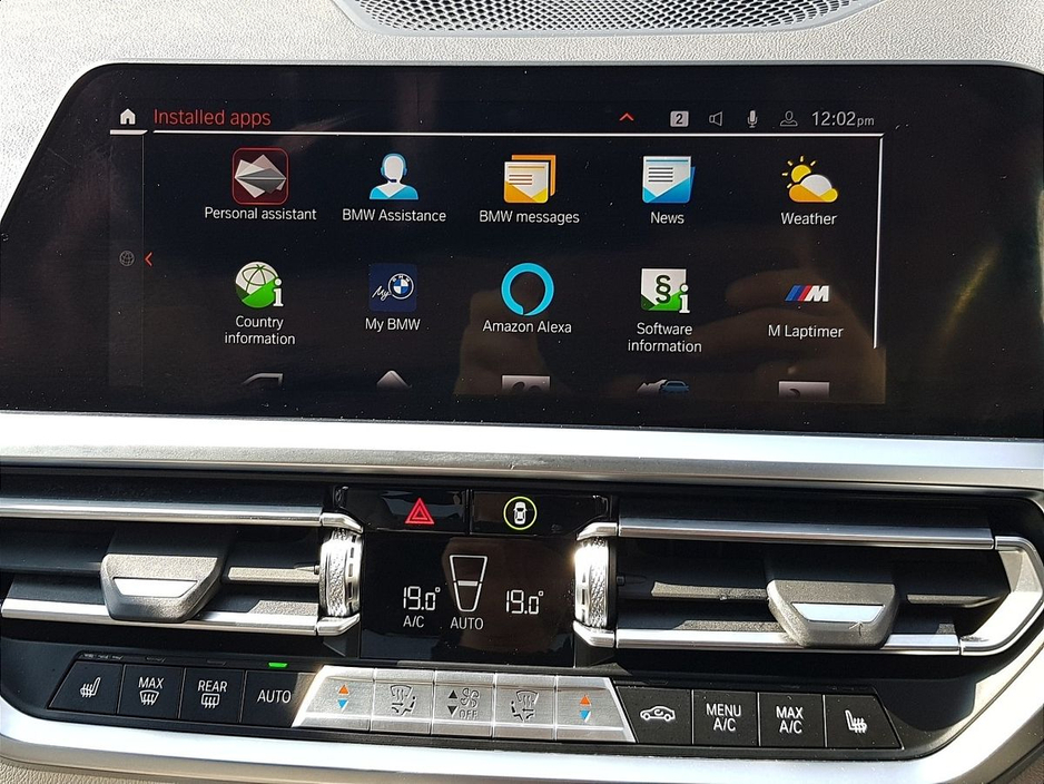 2022 BMW 3 Series - image 8