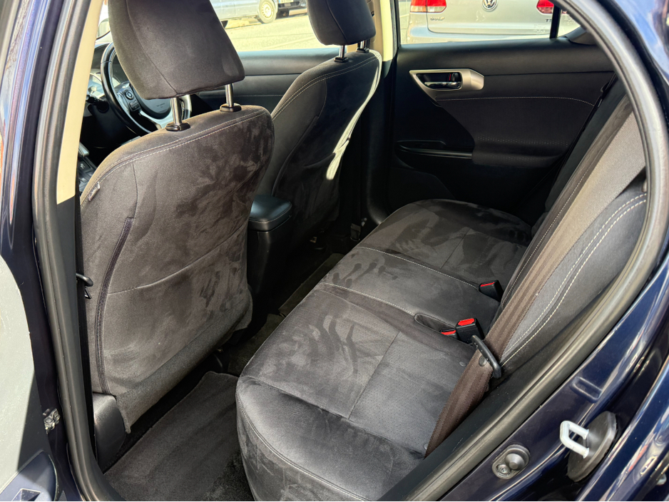 2018 Lexus CT 200 h - image 11