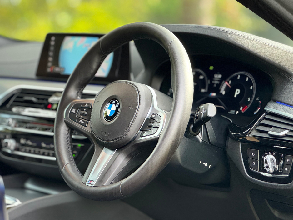 2019 BMW 5 Series - image 17