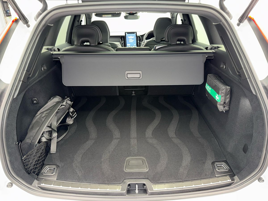 2026 Volvo XC60 - image 9