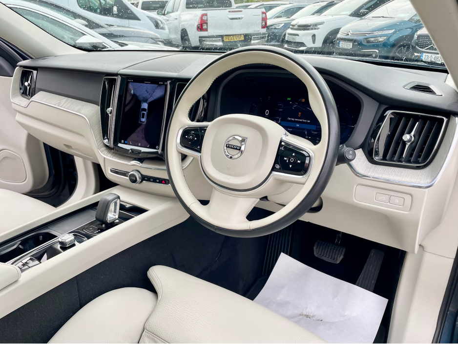 2023 Volvo XC60 - image 9
